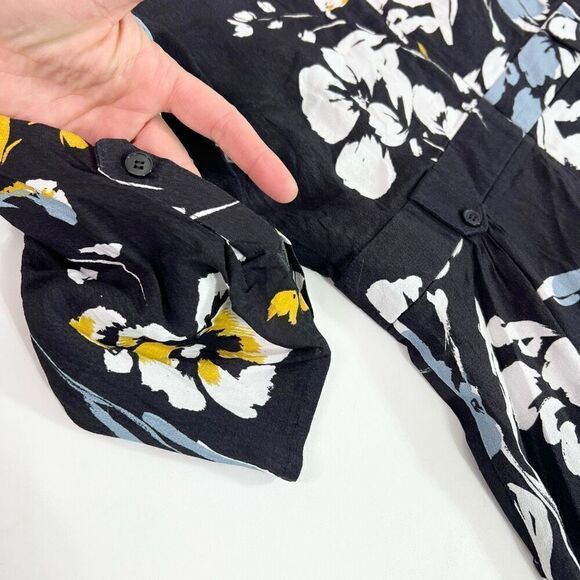 Yumi Kim Liz Romper Womens Small Love Triangle Black Floral Wrap Front One Piece - Picture 11 of 12